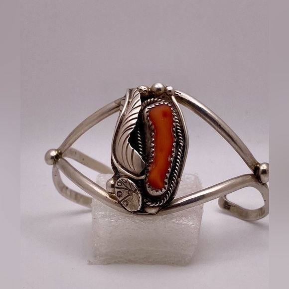 Vintage Navajo Signed T. THOMAS Sterling Silver Coral Cuff Bracelet - Picture 2 of 5